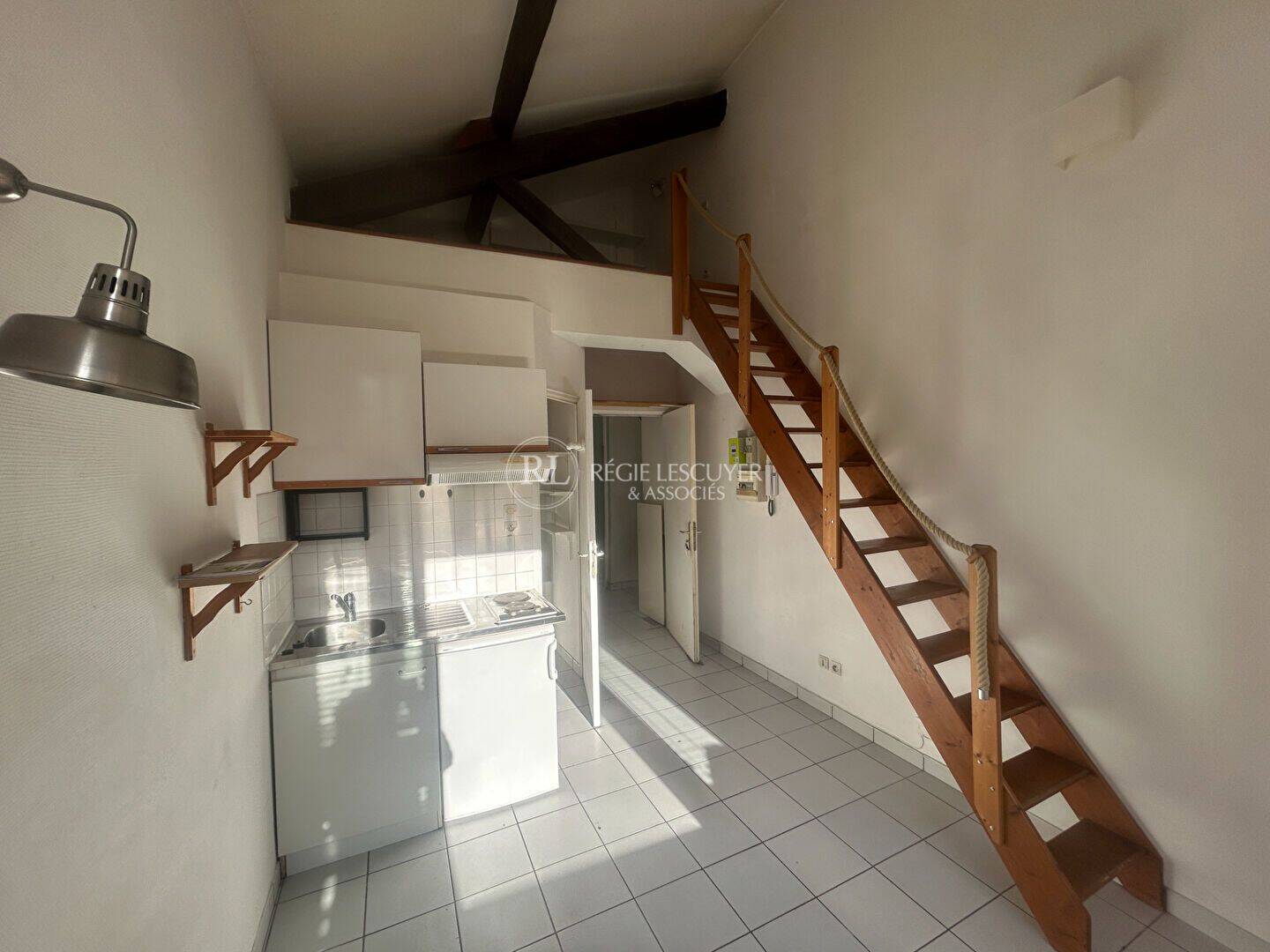 Appartement 1 pièce 14 m² · à Lyon 7ème Arrondissement · 13,9 m² · 402 €/mois