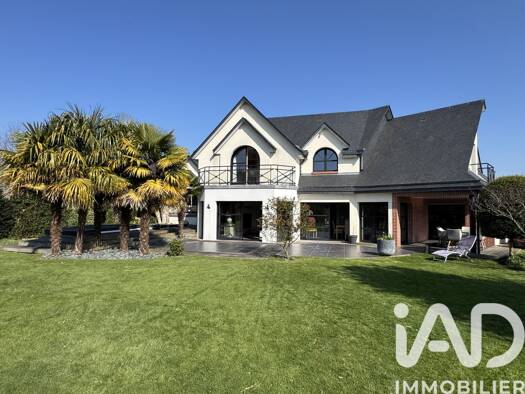 Maison à vendre 938 000 € 8 pièces 4 chambres 251 m² 2 785 m² de terrain Est Franqueville-Saint-Pierre 76520