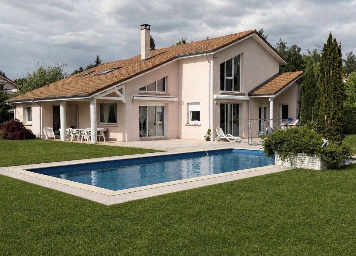 Maison 8 pièces 244 m² · à La Tour-en-Jarez · 244,3 m² · 579 000 €