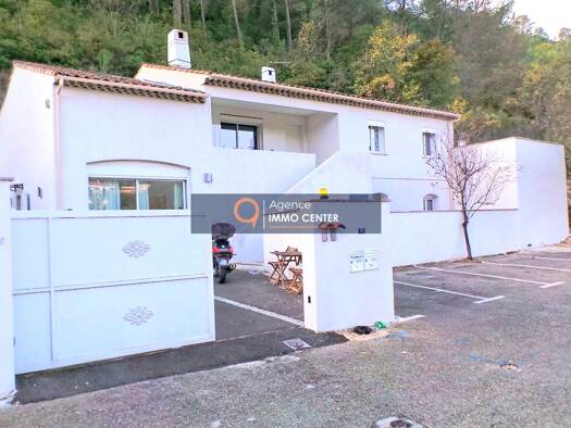 Villa à vendre 449 000 € 6 pièces 4 chambres 220 m² 630 m² de terrain Solliès-Toucas 83210