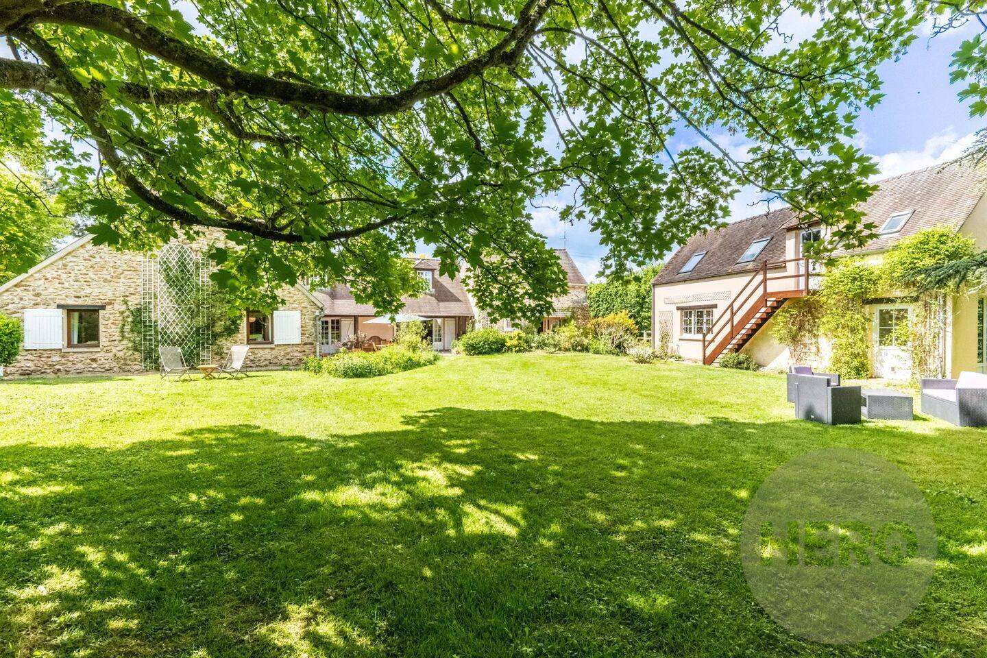 Maison 11 pièces 295 m² · à Dampierre-en-Yvelines · 295 m² · 1 150 000 €