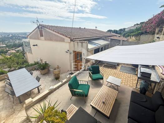 Maison à vendre 352 500 € 5 pièces 4 chambres 137 m² 230 m² de terrain Basse Gavotte Les Pennes-Mirabeau 13170