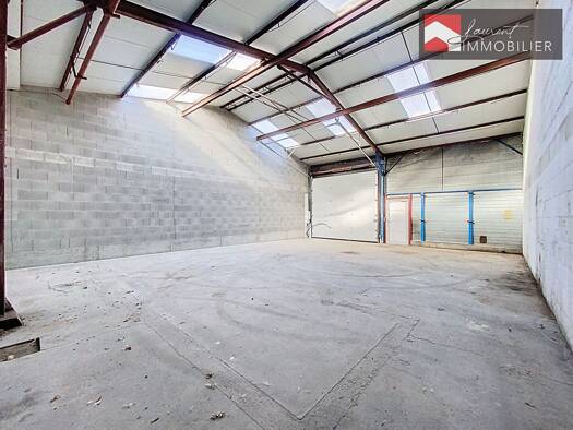 Entrepôt à louer 700 € 106 m² d'espace de stockage Pont-de-Vaux 01190