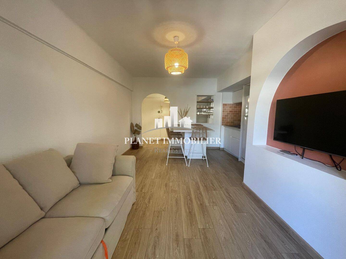 Appartement 1 pièce 37 m² · à Antibes · 37,4 m² · 1 090 €/mois