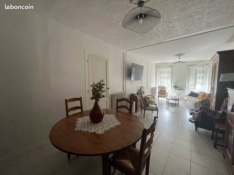 Maison 4 pièces 170 m² · à Pugnac · 170 m² · 1 015 €