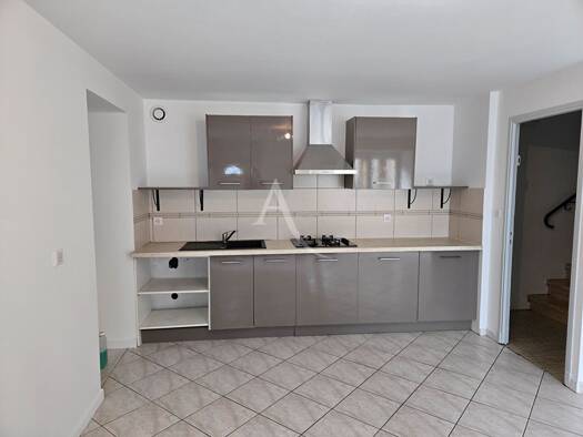 Maison à louer 590 € 5 pièces 3 chambres 95 m² Miolles 81250