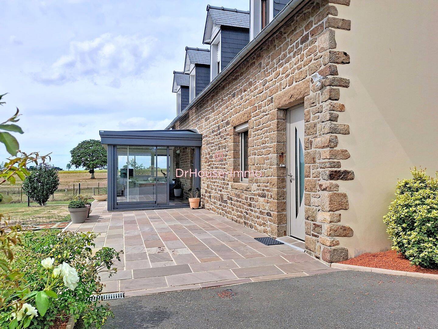 Maison 5 pièces 144 m² · à Saint-Ovin · 144 m² · 271 500 €