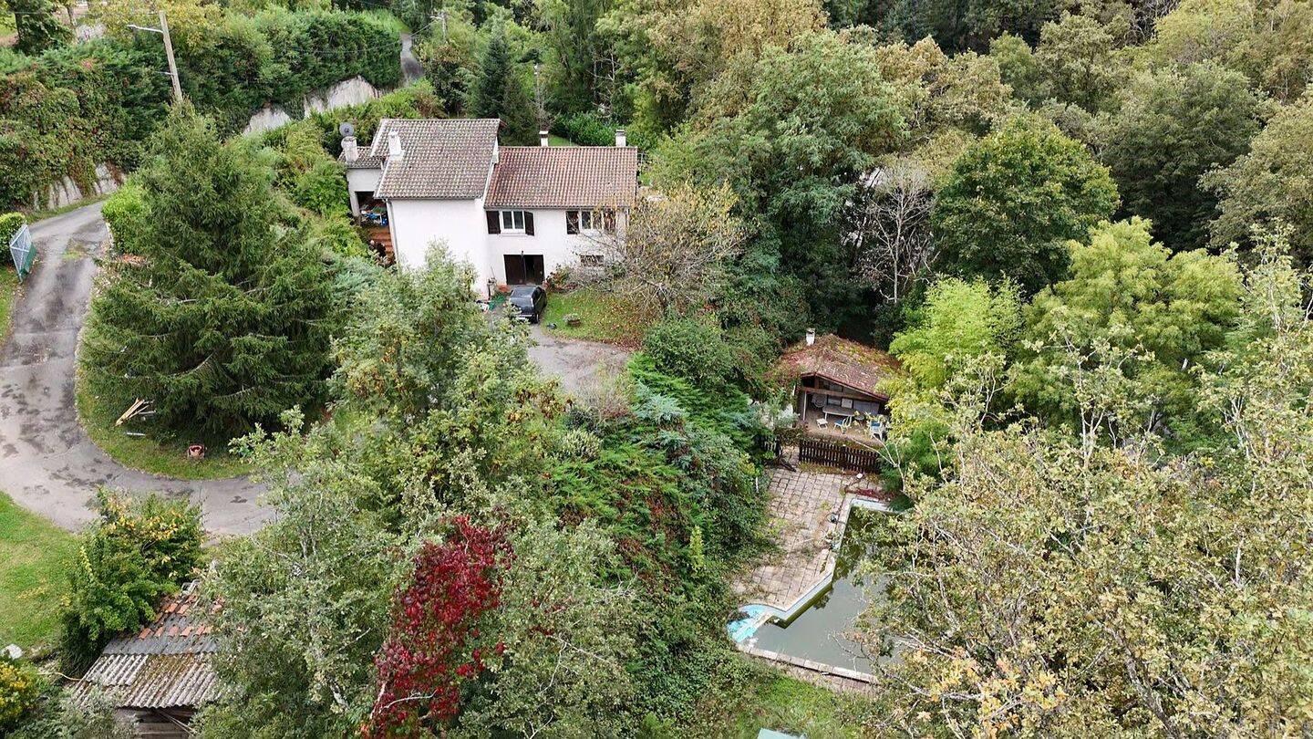 Maison 6 pièces 222 m² · à Sain-Bel · 222 m² · 884 000 €