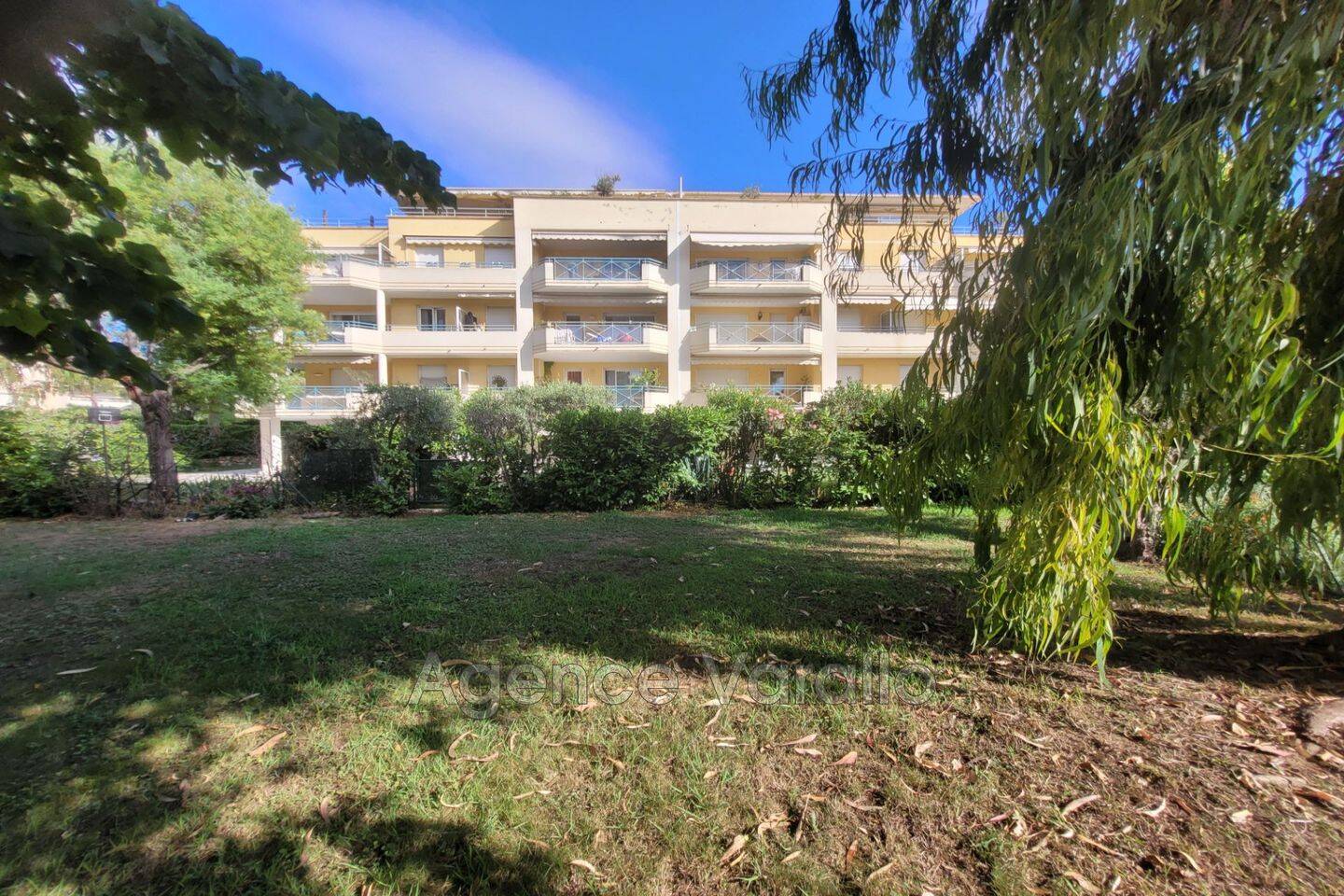 Appartement 1 pièce 22 m² · à Antibes · 21,9 m² · 745 €