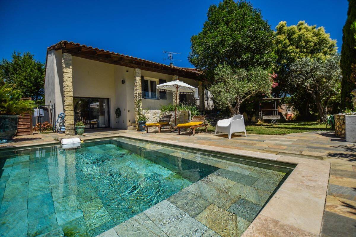 Maison 5 pièces 148 m² · à Rochefort-du-Gard · 147,6 m² · 449 000 €
