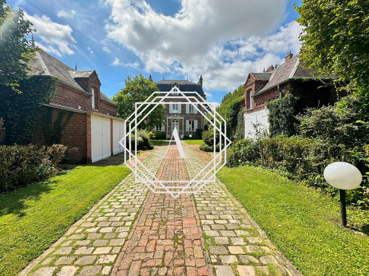 Maison 11 pièces 205 m² · à Auneuil · 205 m² · 429 000 €