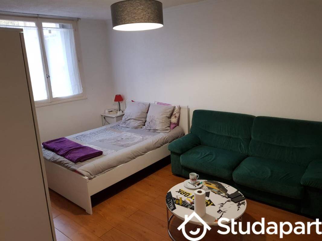 1 pièce 10 m² · à Les Ulis · 10 m² · 450 €