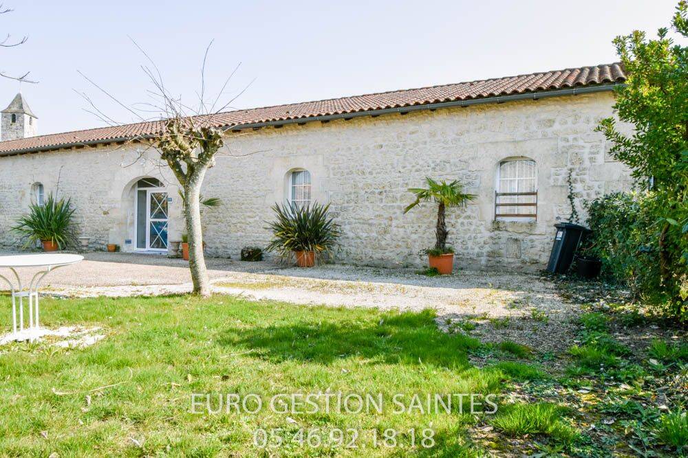 Maison 3 pièces 75 m² · à Les Essards · 75 m² · 900 €