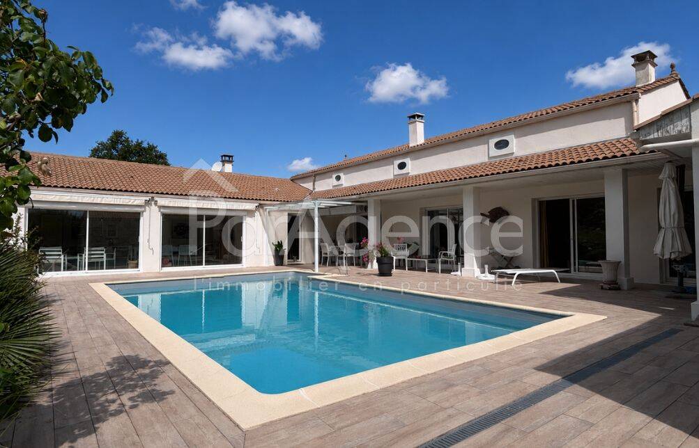Maison 8 pièces 270 m² · à Breuillet · 270 m² · 998 400 €