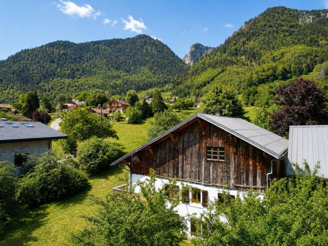 Maison 4 pièces 85 m² · à Vacheresse · 85 m² · 380 000 €