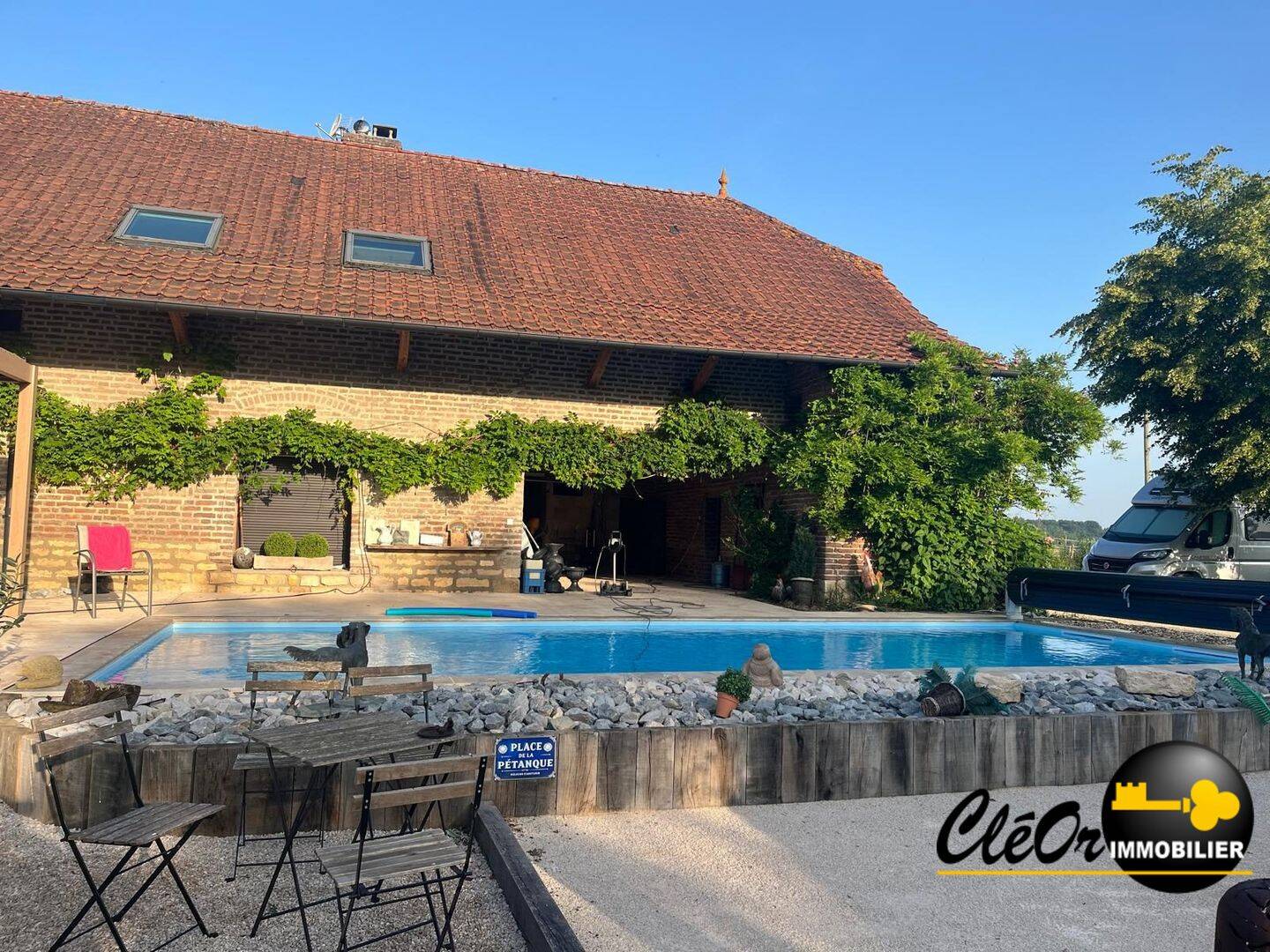Maison 10 pièces 300 m² · à Mouthier-en-Bresse · 300 m² · 590 000 €