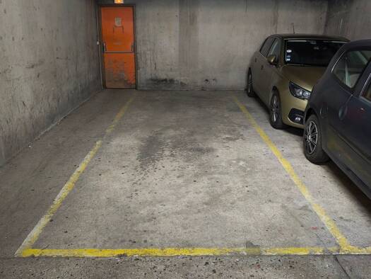 Parking à louer 110 € 15 m² Trois Moulins Melun 77000