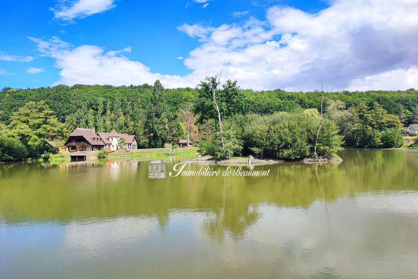 Maison 6 pièces 233 m² · à Beaumont-le-Roger · 233 m² · 440 000 €