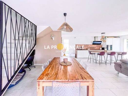 Maison à vendre 565 000 € 5 pièces 4 chambres 140 m² 817 m² de terrain Gréasque 13850