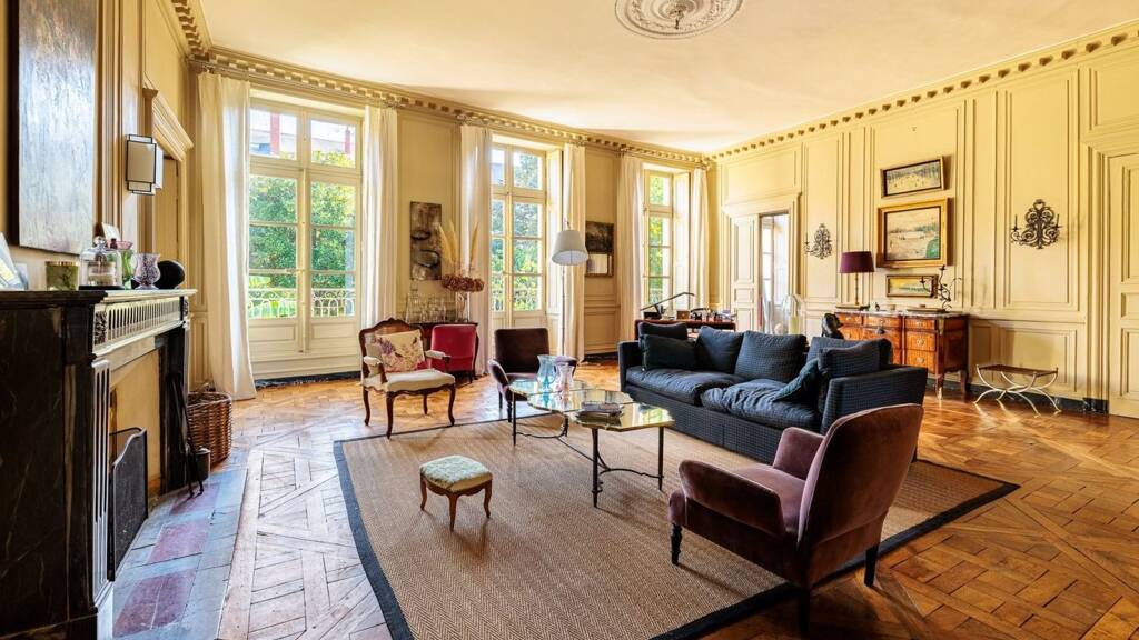 Appartement à vendre 894 000 € 7 pièces 5 chambres 265 m² Étage 2/3 Nantes 44000