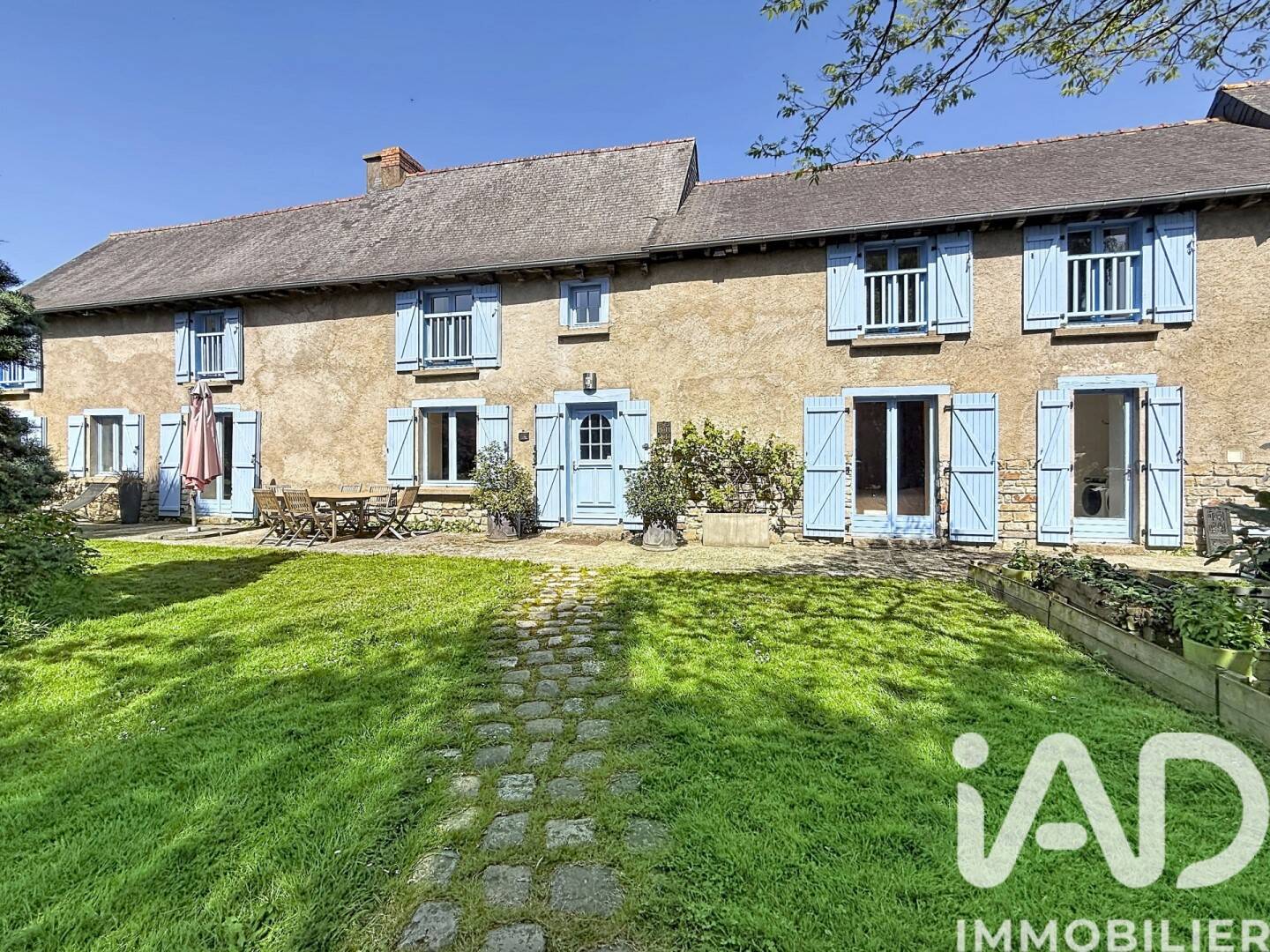 Maison 8 pièces 291 m² · à La Chapelle-des-Fougeretz · 291 m² · 499 900 €