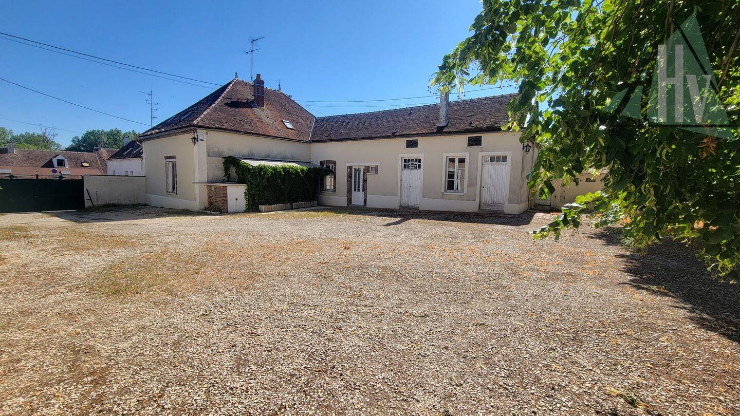 Maison 8 pièces 175 m² · à Fontaine-Fourches · 175,4 m² · 215 000 €