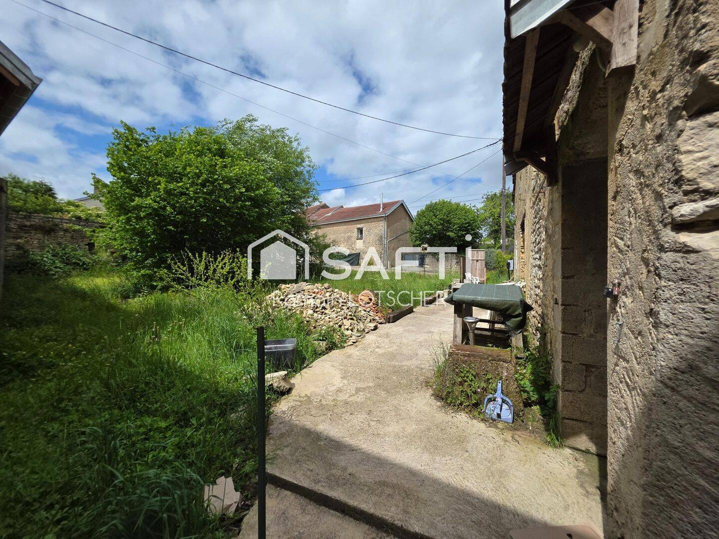Maison 6 pièces 187 m² · à Lavigney · 187 m² · 116 000 €