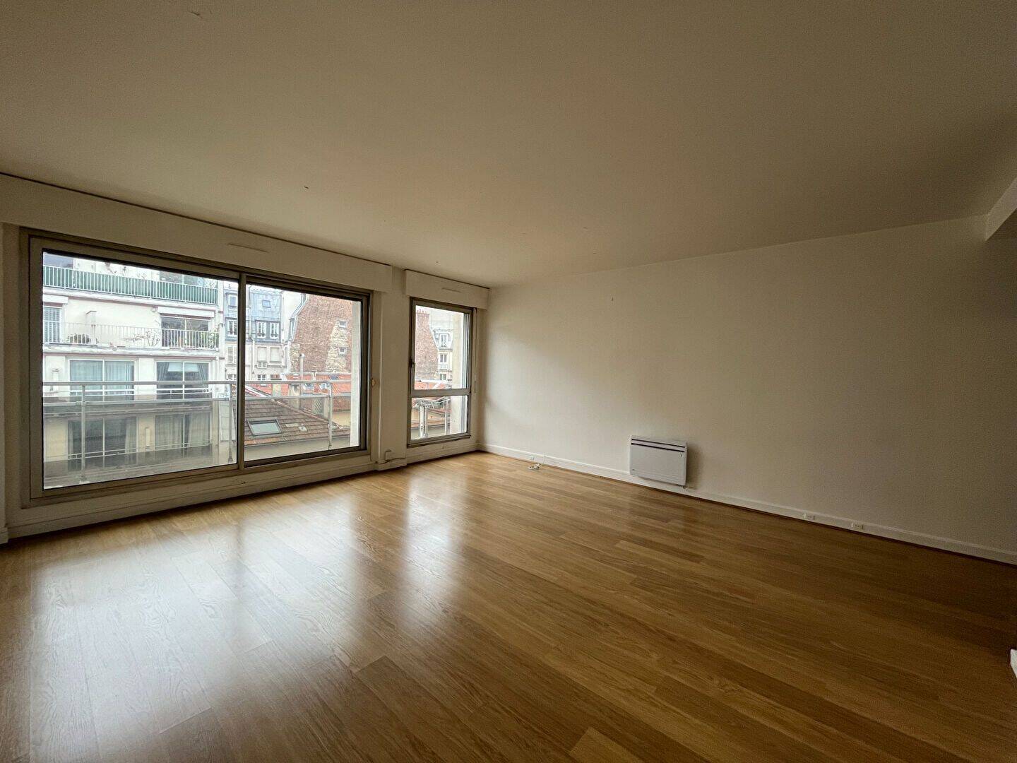 Appartement 3 pièces 65 m² · à Paris 17ème Arrondissement · 64,6 m² · 2 214 €