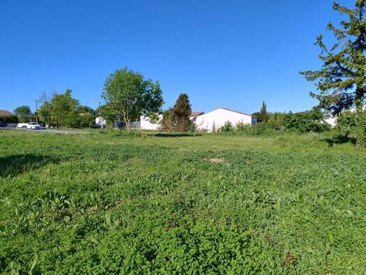 Terrain constructible à vendre 121 120 € 757 m² de terrain Croix-Chapeau 17220