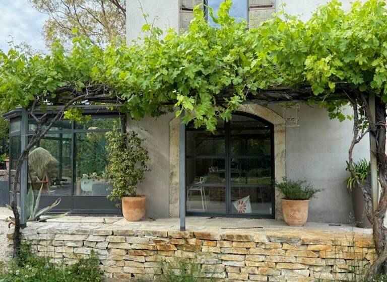 Mas à louer 4 000 € 7 pièces 4<br/>chambres 250 m²<br/>superficie 1 500 m²<br/>terrain Hôpitaux-Facultés Montpellier 34000