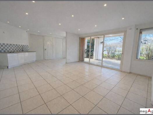 Appartement à vendre 275 000 € 2 pièces 1 chambre 55 m² RDC/5 Les Calanques Le Lavandou 83980