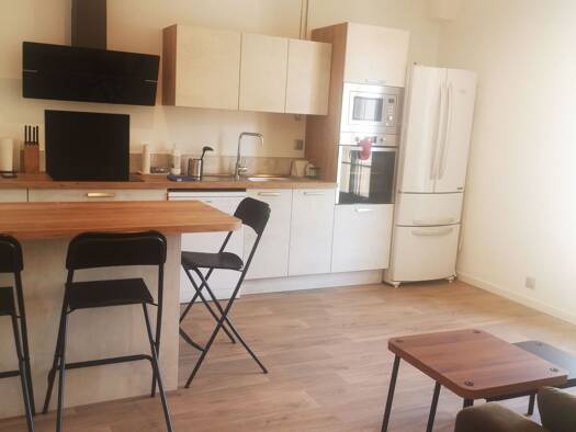 Appartement à louer 530 € 4 pièces 3 chambres 60 m² Étage 2/2 Champ de Mars Toulon 83000