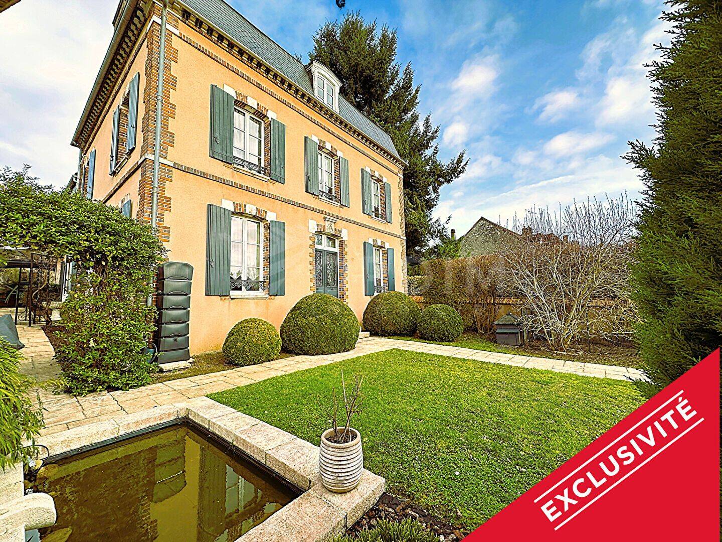 Maison 8 pièces 232 m² · à Saint-Julien-du-Sault · 232 m² · 375 000 €