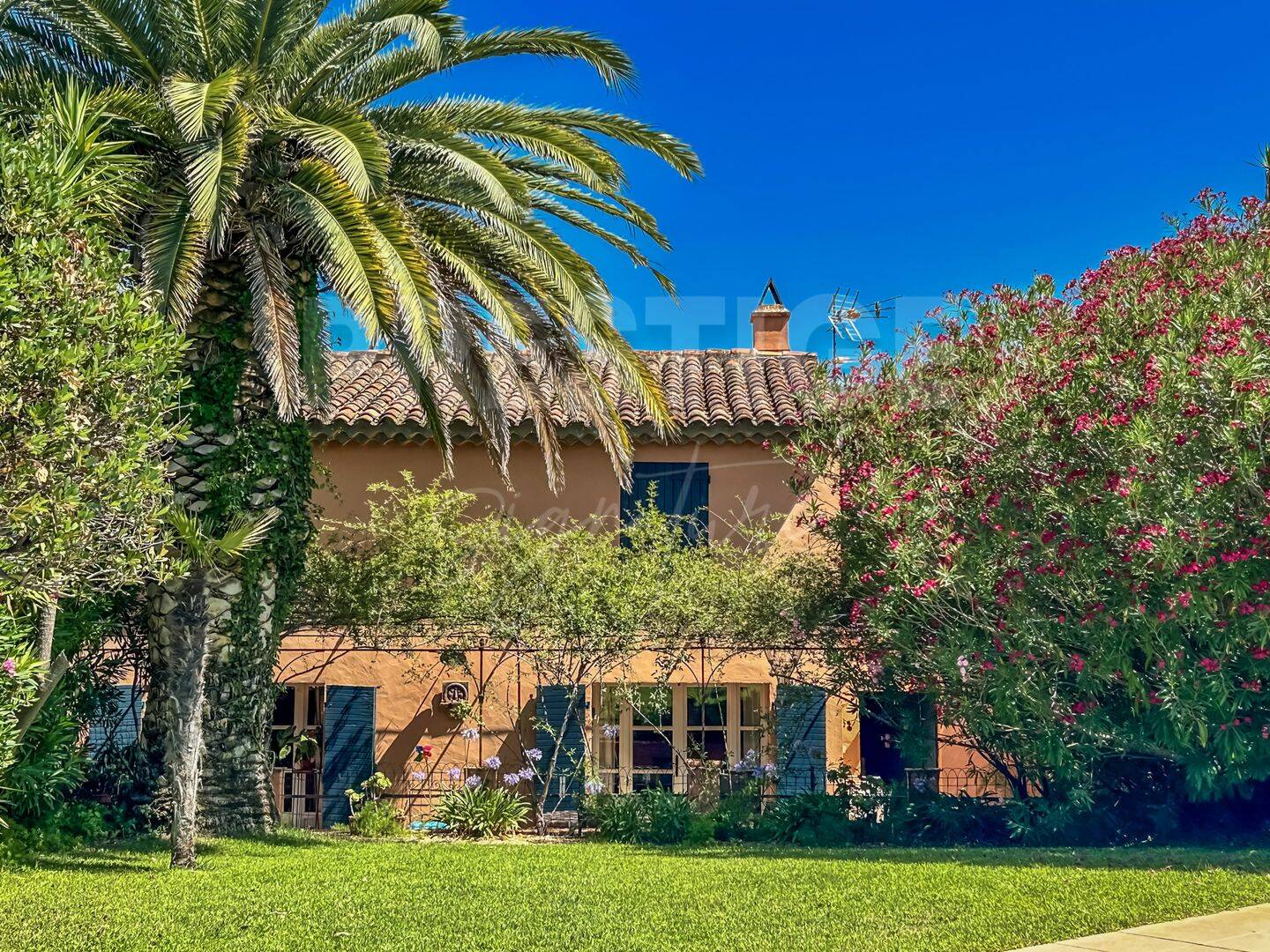 Maison 5 pièces 127 m² · à Sanary-sur-Mer · 127 m² · 1 080 000 €