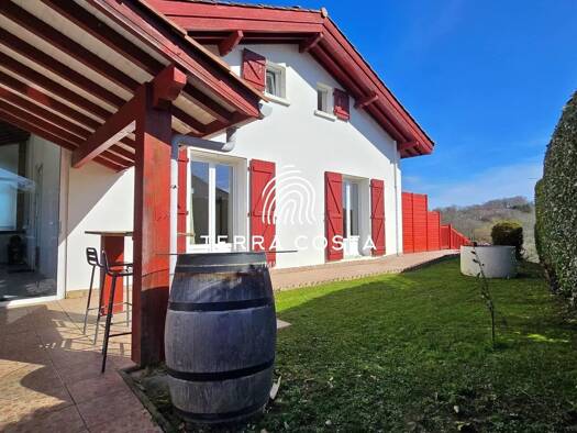 Maison à vendre 970 000 € 8 pièces 3 chambres 230 m² 1 295 m² de terrain Bassussarry 64200