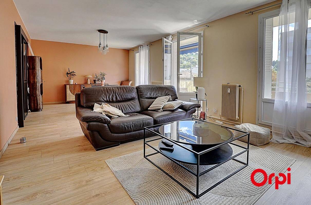 Appartement 3 pièces 82 m² · à Caluire-Et-Cuire · 82,1 m² · 309 000 €