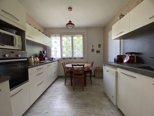 Appartement à vendre 149 900 € 5 pièces 3 chambres 92 m² Étage 2/5 Val du Solvan Lons-le-Saunier 39000