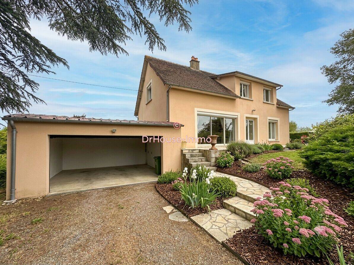 Maison 8 pièces 132 m² · à La Chapelle-du-Bois · 131,5 m² · 180 000 €