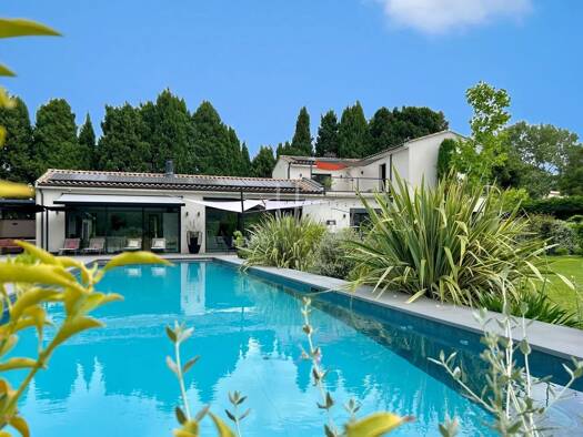 Maison à vendre 2 100 000 € 7 pièces 3 chambres 260 m² 3 170 m² de terrain Centre Ville Saint-Rémy-de-Provence 13210