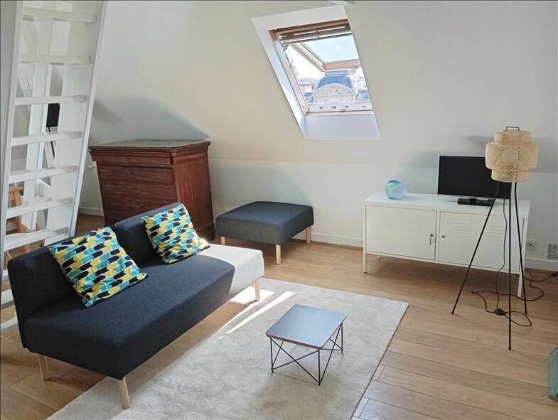 Appartement à louer 1 096 € 1 pièce 22 m² 6ème étage disponible à partir du 12/05/2025 Saint Germain l'Auxerrois Paris 1er 75001