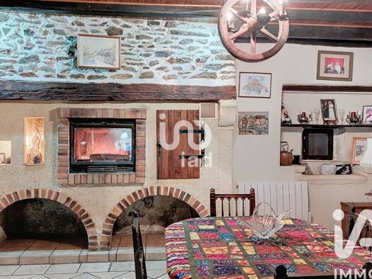 Maison à vendre 114 900 € 5 pièces 4 chambres 143 m² 895 m² de terrain Savennes 63750