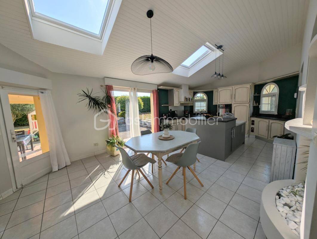 Maison 6 pièces 163 m² · à Le Loroux-Bottereau · 163 m² · 360 000 €