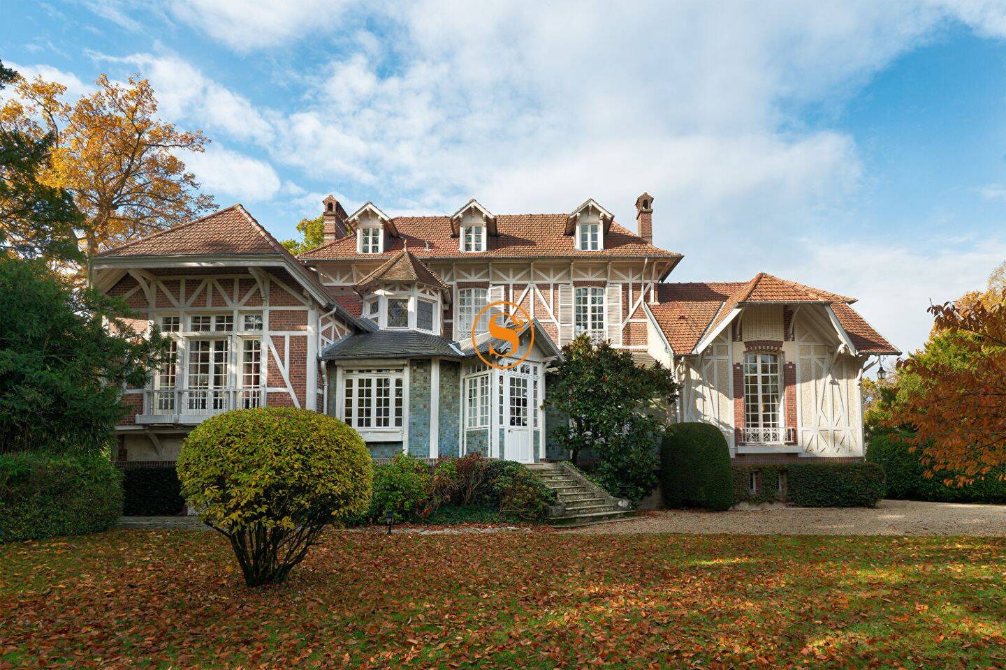 Maison 10 pièces 372 m² · à Chantilly · 372 m² · 1 675 000 €