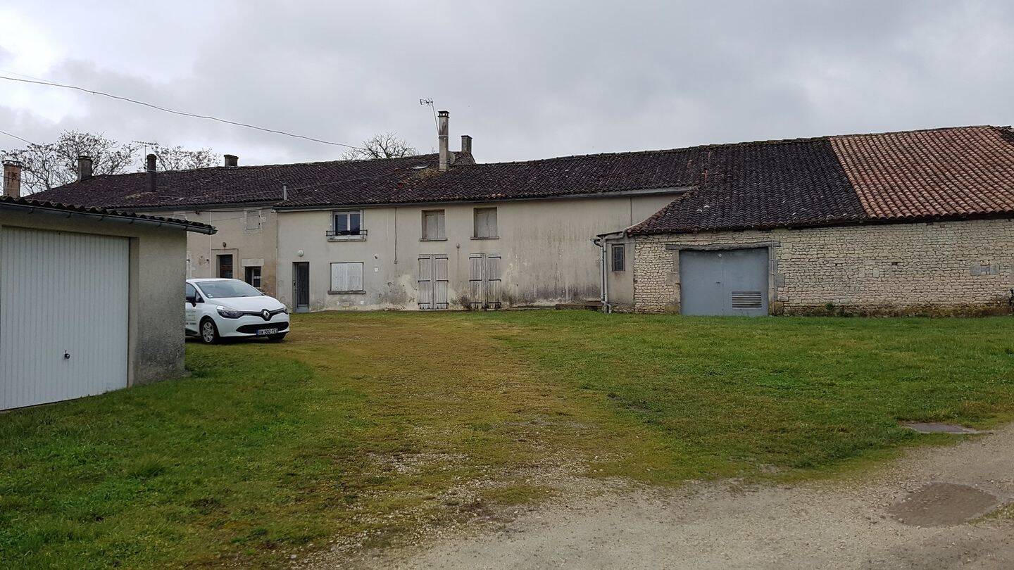 Maison 4 pièces 109 m² · à Salles-d'Angles · 109 m² · 750 €