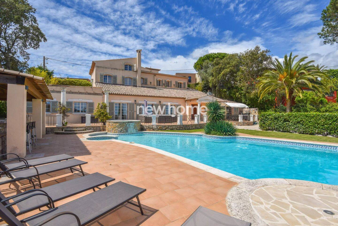Maison 10 pièces 370 m² · à Les Adrets-de-l'Estérel · 370 m² · 1 995 000 €