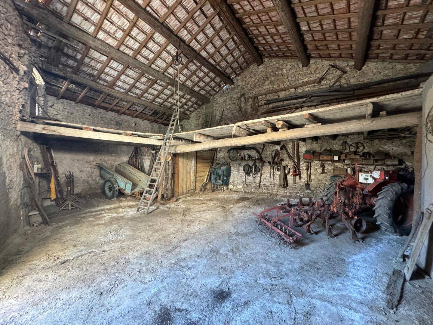 Maison 1 pièce 105 m² · à La Calmette · 105 m² · 96 000 €