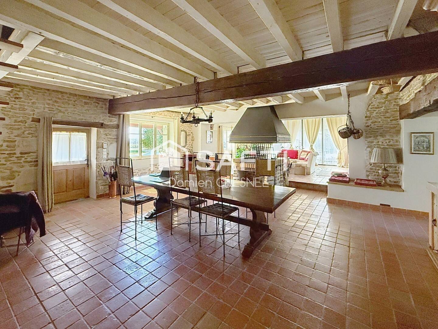 Maison 6 pièces 240 m² · à Neuilly-en-Dun · 240 m² · 370 000 €