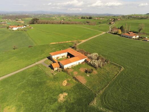 Ferme à vendre 349 000 € 5 pièces 3 chambres 200 m² 8 866 m² de terrain Maringes 42140