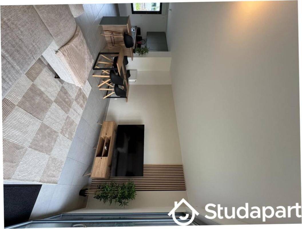 1 pièce 9 m² · à Puiseux-Pontoise · 9 m² · 650 €