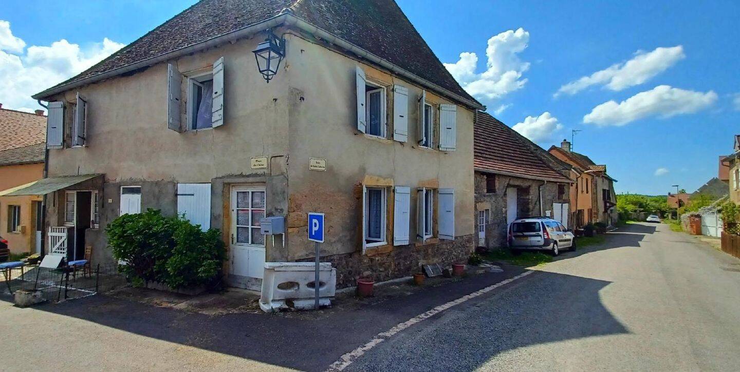 Maison 6 pièces 110 m² · à La Clayette · 110 m² · 88 000 €